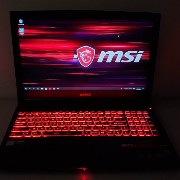 電競筆電-MSI-GL63-9SE