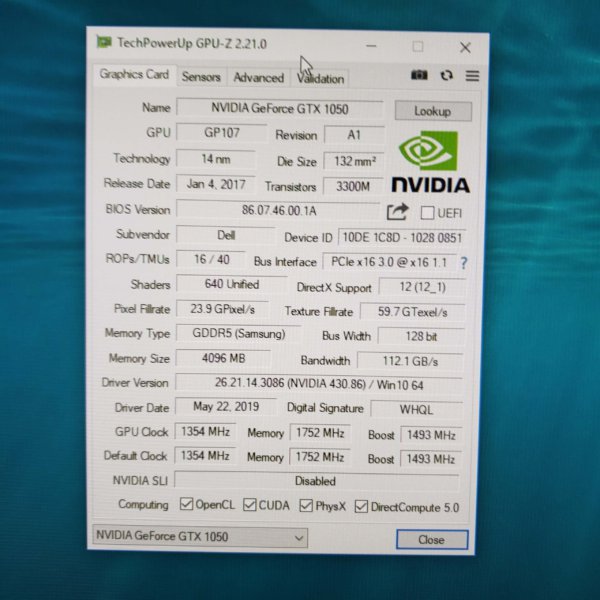 Dell Inspiron 24吋5477 All-in-One 桌上型電腦