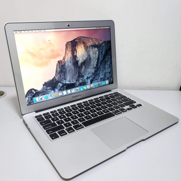 Macbook air 2105 13" i5 4g 256G