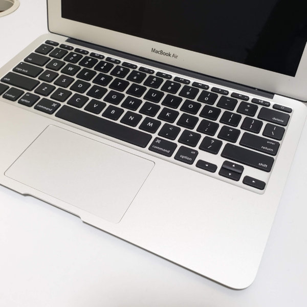 Apple-macbook-Air-2013-G15