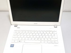 Acer V3-372 13.3″ 白色輕薄筆電，速度快&電池耐久攜帶 i3-6006U/8G DDR4/128G SSD（已售出）