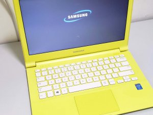 Samsung ATIV NP910S3G 輕薄筆記型電腦 黃色 13.3" i3 第四代 4G Ram 128G 固態硬碟