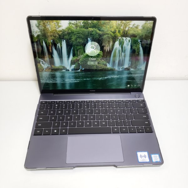 HUAWEI MateBook 13 八代 i7 8565U 8G Ram 512G SSD 13" 2K Mon 獨顯MX150 新淨 旗艦級商務筆電