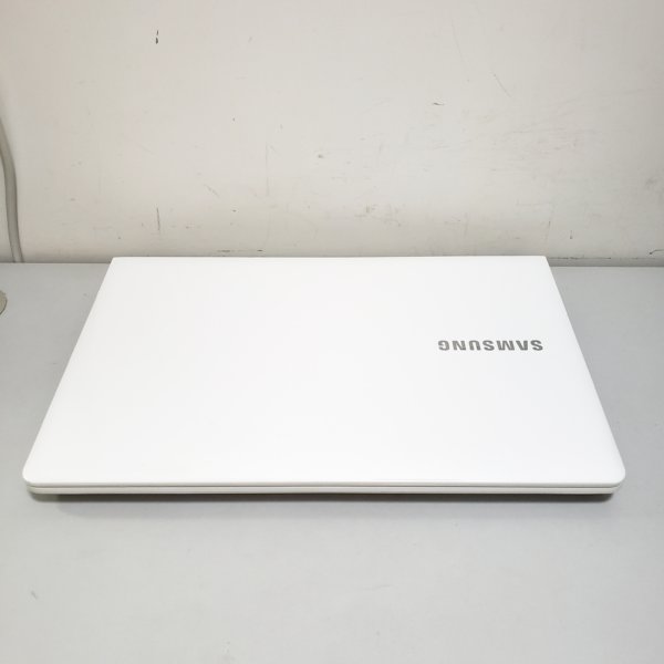 Samsung 15.6″ laptop i5-5200 /4G, 8G Ram /1000G,240G SSD/ 獨顯 極新淨