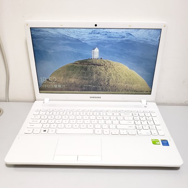 Samsung 15.6″ laptop i5-5200 /4G, 8G Ram /1000G,240G SSD/ 獨顯 極新淨