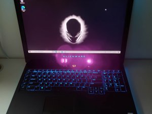 Alienware 17 R5 i9-8950HK /32GB DDR4 /GTX 1080 8GB / 512GB PCIe M2 SSD+1TB HDD