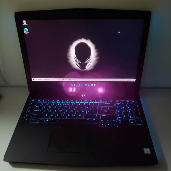 Alienware 17 R5 i9-8950HK /32GB DDR4 /GTX 1080 8GB / 512GB PCIe M2 SSD+1TB HDD