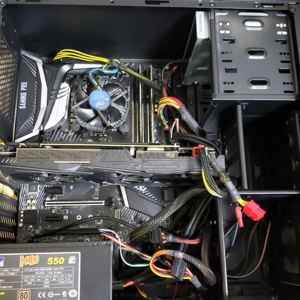 i7-8700K 電競電腦主機，16GB DDR4 記憶體，512G M.2 SSD，GTX 1070 8G