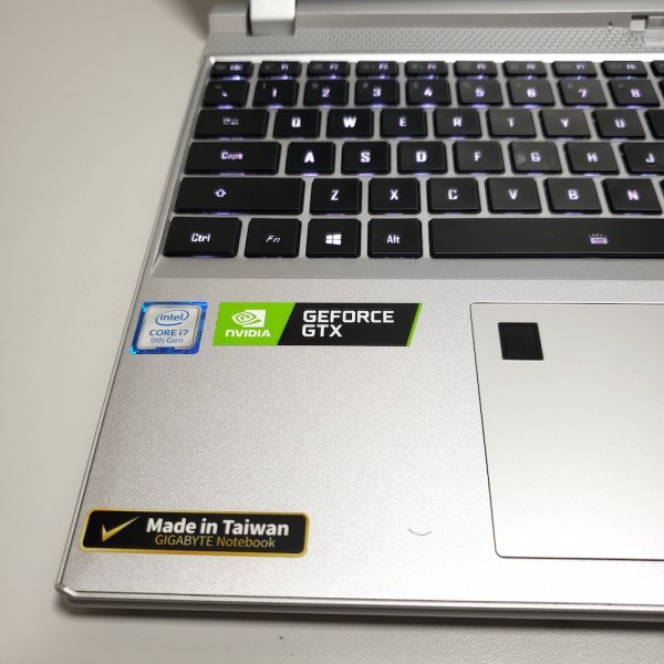 Gigabyte AERO 15 i7-9750H GTX1650 16GB RAM 512PCIe 另外加多隻1TB SSD 240Hz 超薄電競 有保