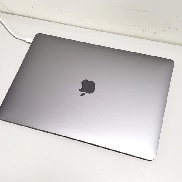 Macbook air 2020 13 inch M1 8GB 256GB 有保到22年6月