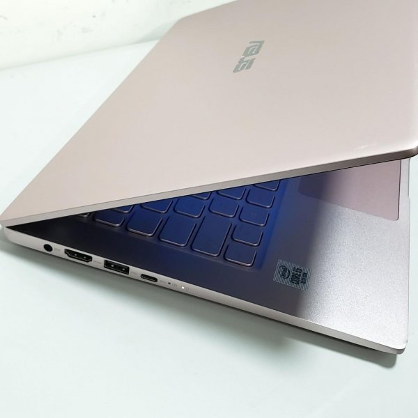 ASUS VivoBook 14 筆記型電腦