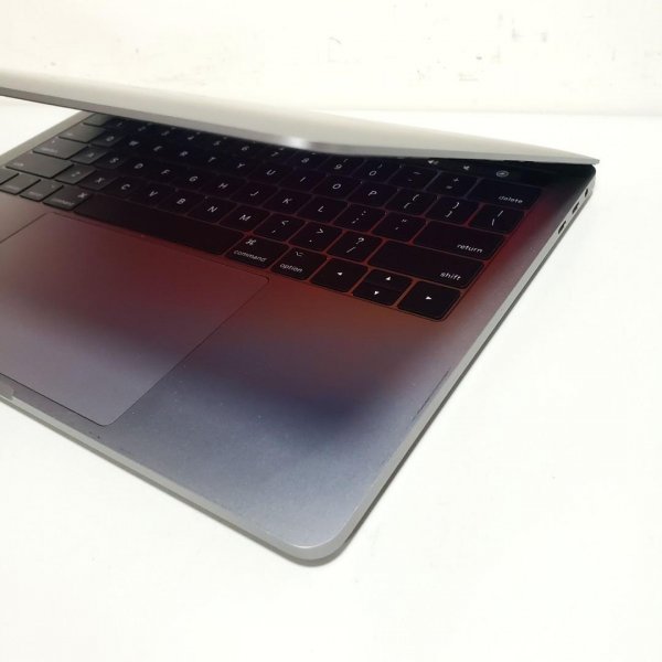 Macbook pro touch Bar 2017 13寸 i5 8G 256G SSD