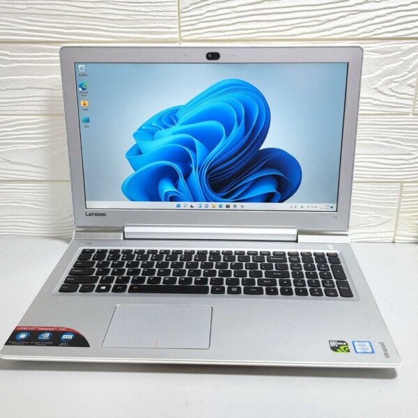 LENOVO IdeaPad 700-15isk 筆記型電腦 i5-6300HQ 上網、打報告、玩小遊戲都沒問題