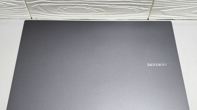 極新 Samsung 三星 Notebook Plus 2 有盒有單保到25年2月 15.6 寸 8G Ram 256G Nvme SSD