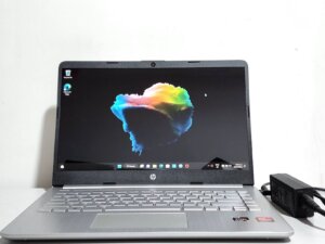 HP Laptop 14吋 (2022年 R5-5500U, 8+512GB SSD) 14s-fq1000AU 連充電器